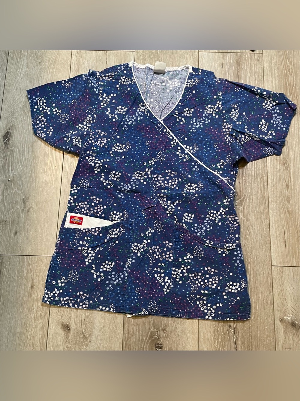 Dickies Floral Mock Wrap Scrub Top Blue White Cottagecore‎ Nurse Uniform Small